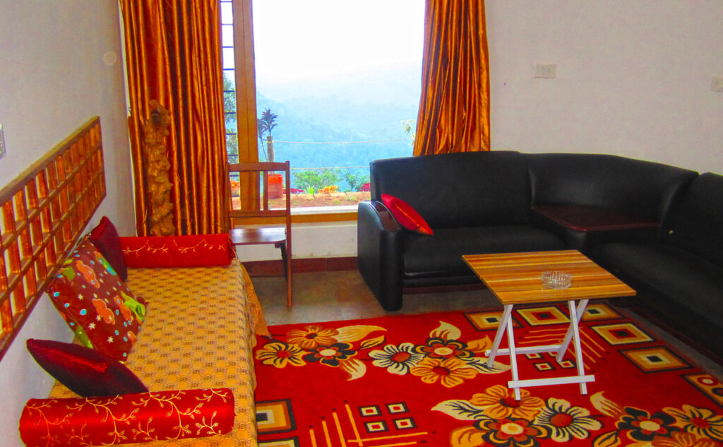 Cottage_front_room1-bethhillhomestay